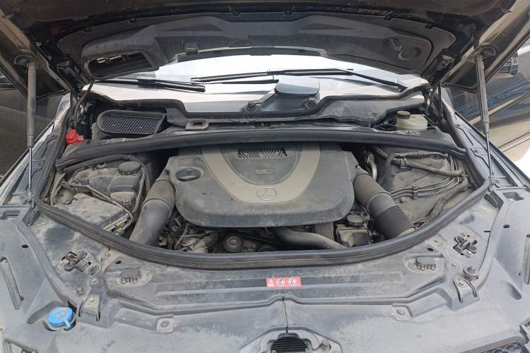 Used Mercedes-Benz R-Class 2010 R 350 L 4MATIC Engine Bay