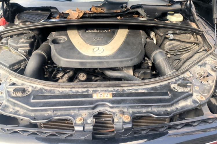 Used Mercedes-Benz R-Class 2010 R 300 L Business Model Engine Bay
