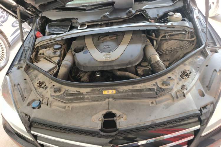 Used Mercedes-Benz R-Class 2010 R 350 L 4MATIC Engine Bay