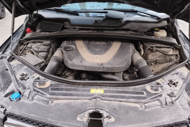 Used Mercedes-Benz R-Class 2010 R 350 L 4MATIC Engine Bay