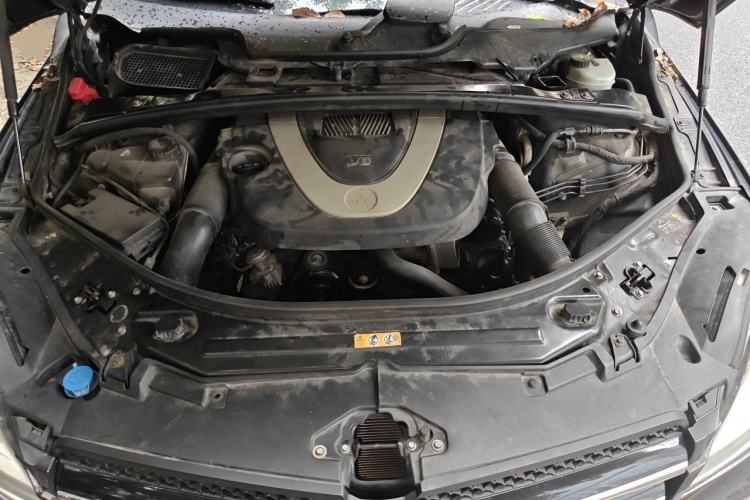 Used Mercedes-Benz R-Class 2010 R 300 L Business Model Engine Bay