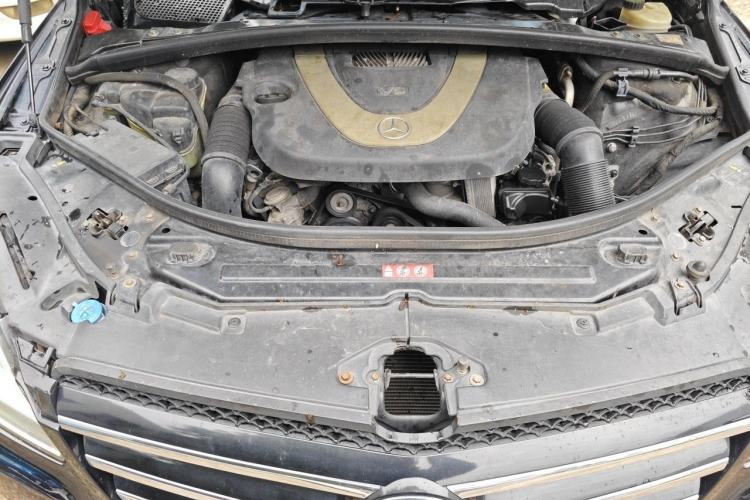 Used Mercedes-Benz R-Class 2010 R 350 L 4MATIC Engine Bay