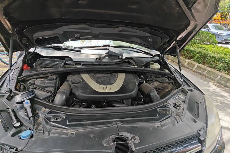 Used Mercedes-Benz R-Class 2010 R 350 L 4MATIC Engine Bay