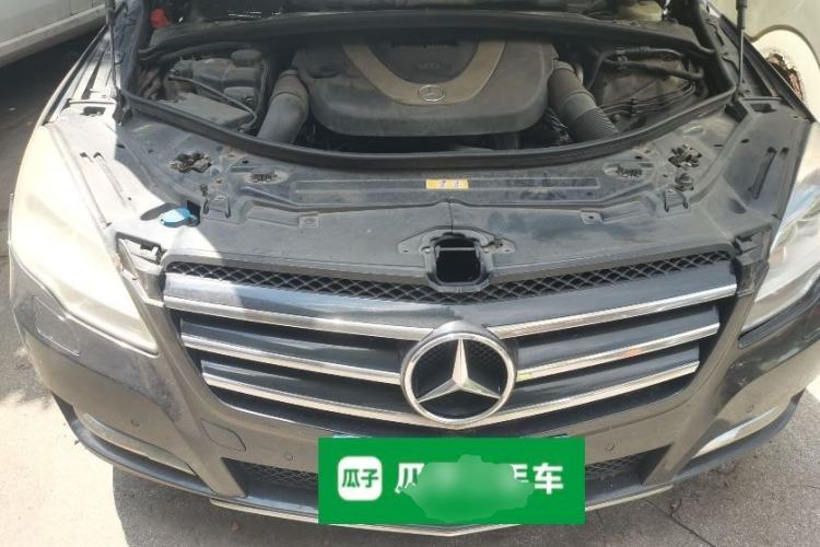 Used Mercedes-Benz R-Class 2010 R 300 L Luxury Model Engine Bay
