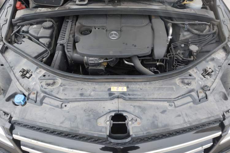 Used Mercedes-Benz R-Class 2010 R 350 L 4MATIC Engine Bay