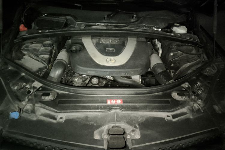 Used Mercedes-Benz R-Class 2010 R 350 L 4MATIC Engine Bay