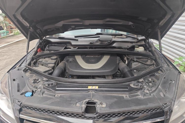 Used Mercedes-Benz R-Class 2010 R 300 L Luxury Model Engine Bay