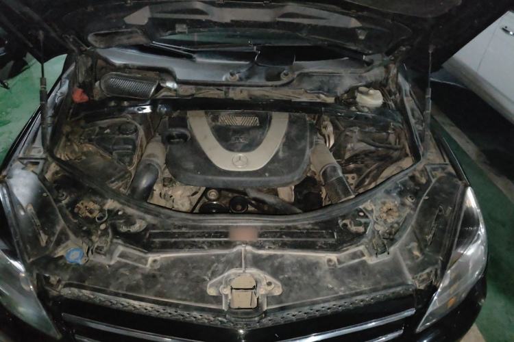 Used Mercedes-Benz R-Class 2010 R 350 L 4MATIC Engine Bay
