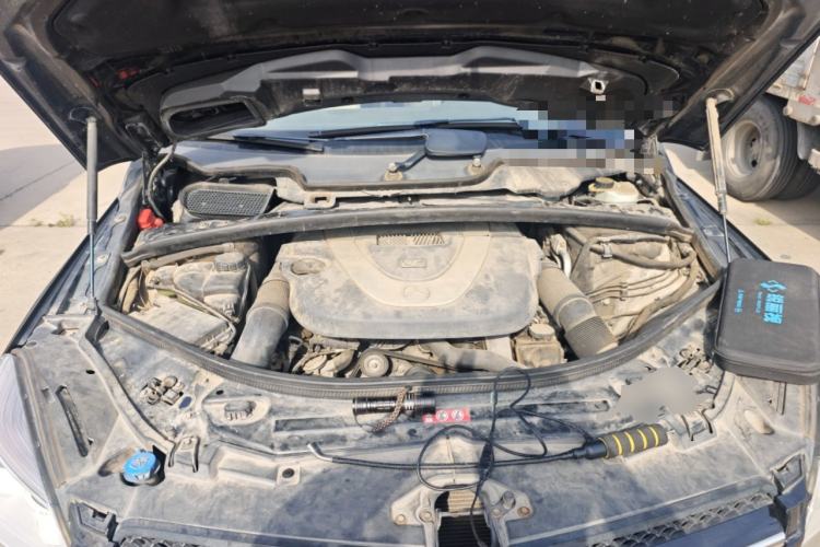 Used Mercedes-Benz R-Class 2010 R 350 L 4MATIC Engine Bay