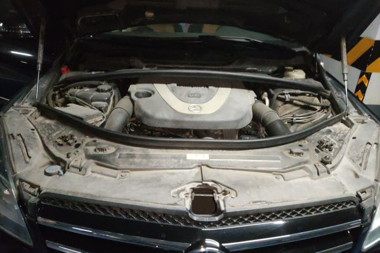 Used Mercedes-Benz R-Class 2010 R 350 L 4MATIC Engine Bay