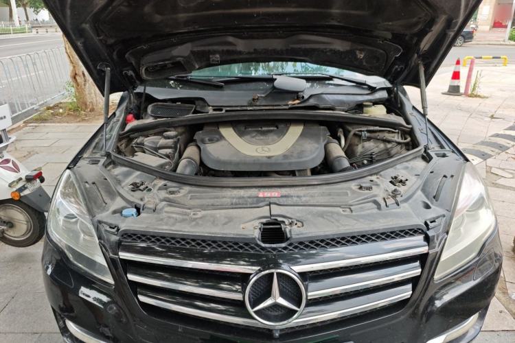 Used Mercedes-Benz R-Class 2010 R 350 L 4MATIC Grand Edition Engine Bay