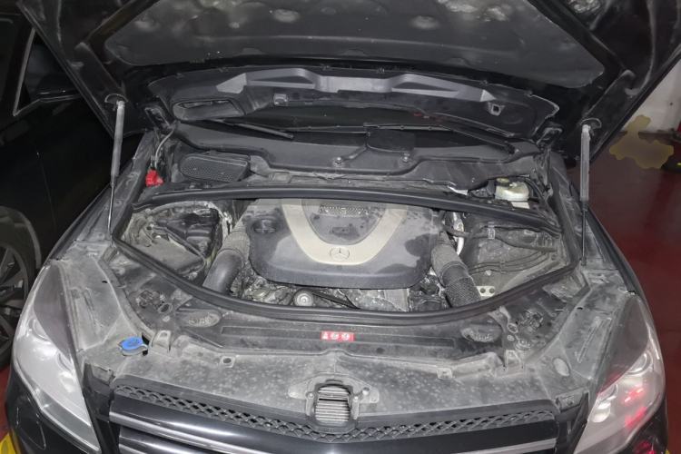 Used Mercedes-Benz R-Class 2010 R 350 L 4MATIC Engine Bay