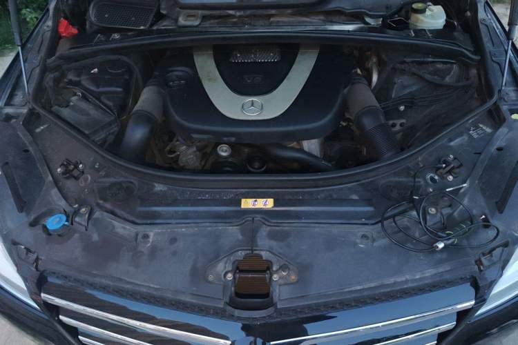 Used Mercedes-Benz R-Class 2010 R 350 L 4MATIC Engine Bay
