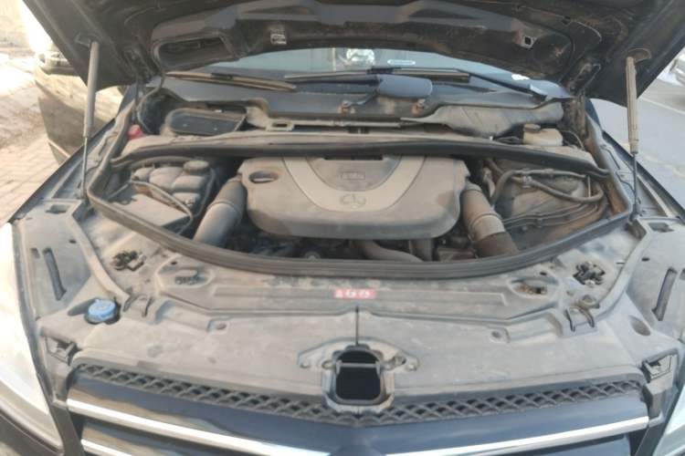 Used Mercedes-Benz R-Class 2010 R 350 L 4MATIC Engine Bay