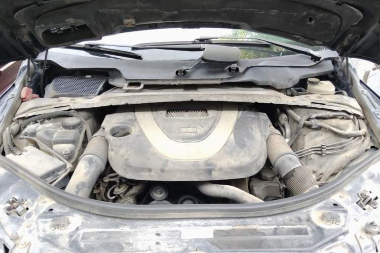 Used Mercedes-Benz R-Class 2010 R 300 L Business Model Engine Bay