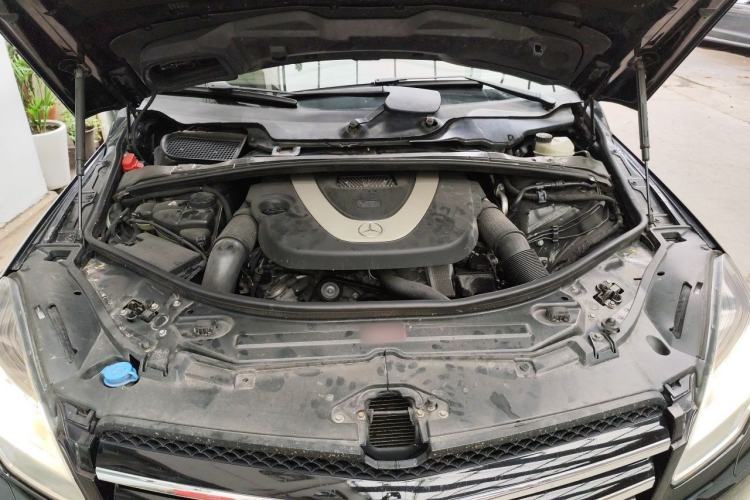 Used Mercedes-Benz R-Class 2010 R 300 L Luxury Model Engine Bay