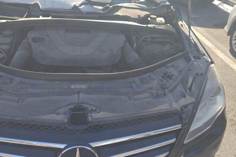 Used Mercedes-Benz R-Class 2010 R 350 L 4MATIC Engine Bay Left