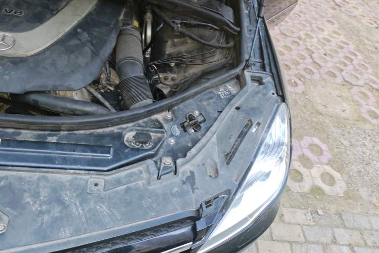 Used Mercedes-Benz R-Class 2010 R 500 L 4MATIC Grand Edition Engine Bay Left