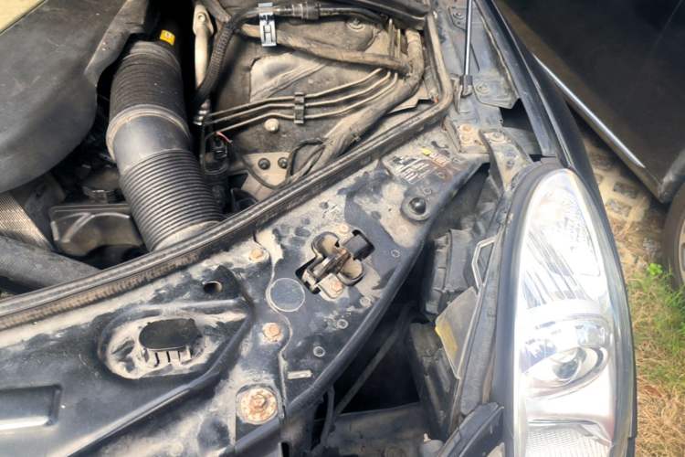 Used Mercedes-Benz R-Class 2010 R 300 L Business Model Engine Bay Left