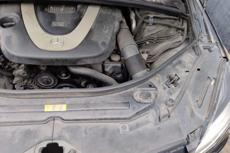 Used Mercedes-Benz R-Class 2010 R 350 L 4MATIC Engine Bay Left