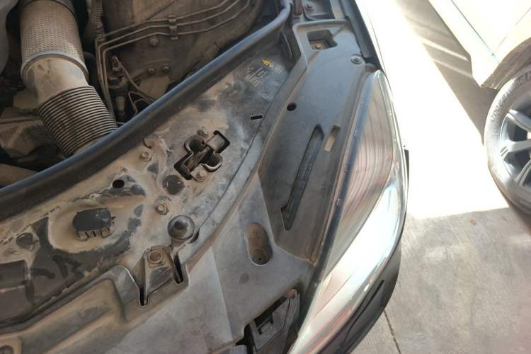 Used Mercedes-Benz R-Class 2010 R 350 L 4MATIC Engine Bay Left