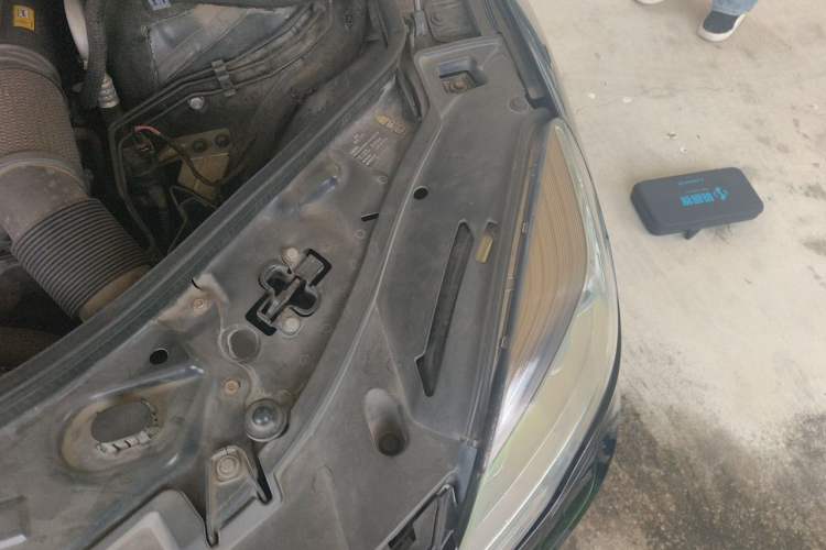 Used Mercedes-Benz R-Class 2010 R 300 L Luxury Model Engine Bay Left