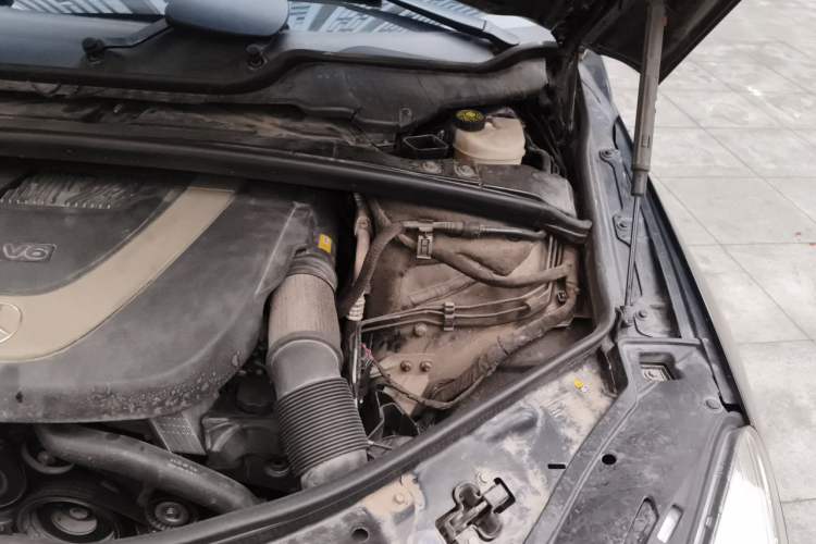 Used Mercedes-Benz R-Class 2010 R 350 L 4MATIC Engine Bay Left