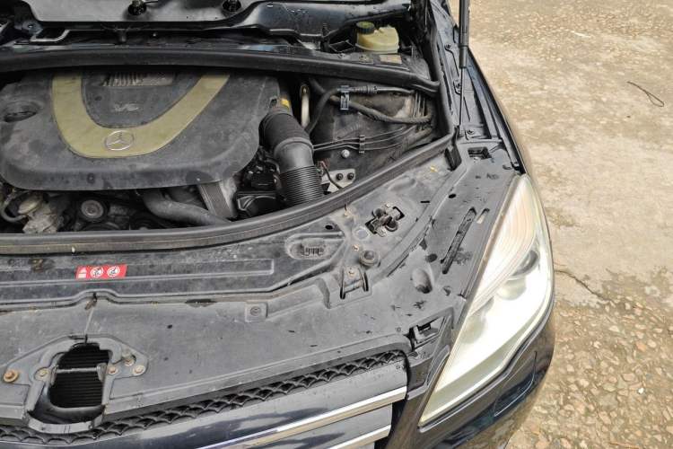 Used Mercedes-Benz R-Class 2010 R 350 L 4MATIC Engine Bay Left