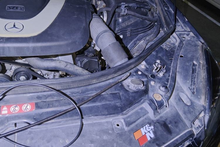 Used Mercedes-Benz R-Class 2010 R 350 L 4MATIC Grand Edition Engine Bay Left