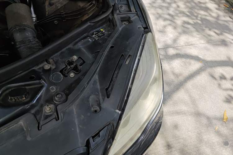 Used Mercedes-Benz R-Class 2010 R 350 L 4MATIC Engine Bay Left