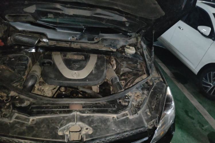 Used Mercedes-Benz R-Class 2010 R 350 L 4MATIC Engine Bay Left