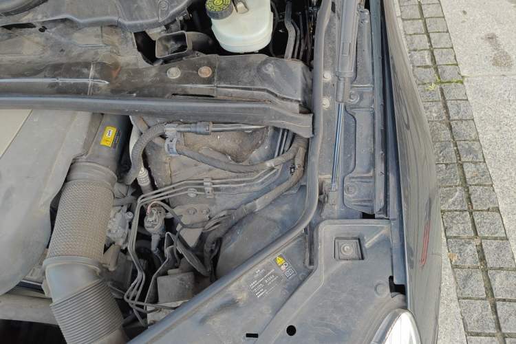 Used Mercedes-Benz R-Class 2010 R 300 L Business Model Engine Bay Left