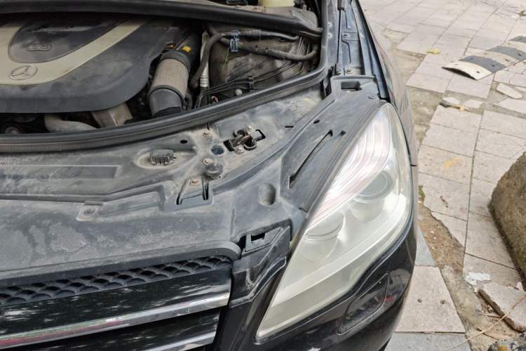 Used Mercedes-Benz R-Class 2010 R 350 L 4MATIC Grand Edition Engine Bay Left