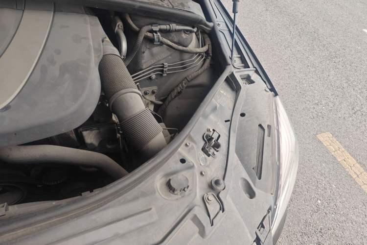 Used Mercedes-Benz R-Class 2010 R 300 L Business Model Engine Bay Left