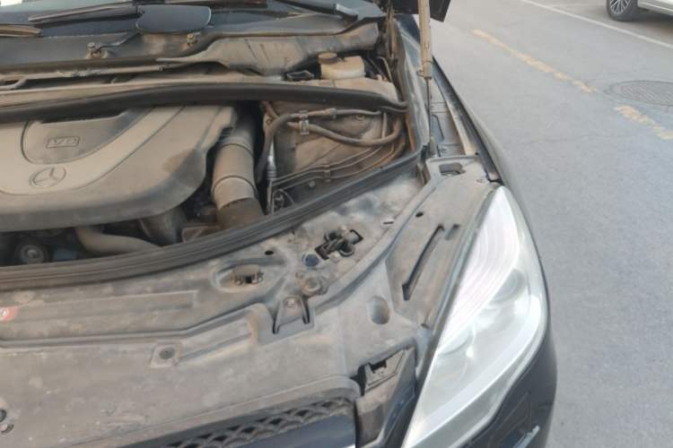 Used Mercedes-Benz R-Class 2010 R 350 L 4MATIC Engine Bay Left