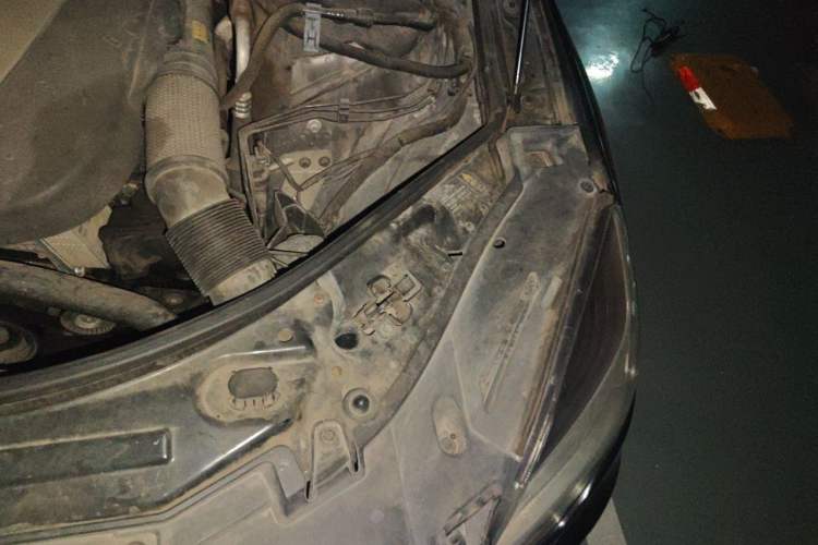Used Mercedes-Benz R-Class 2010 R 350 L 4MATIC Engine Bay Left