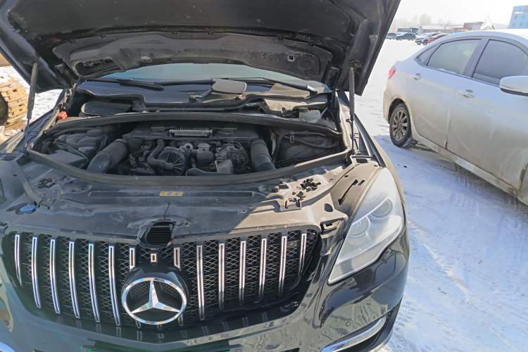 Used Mercedes-Benz R-Class 2010 R 350 L 4MATIC Engine Bay Left