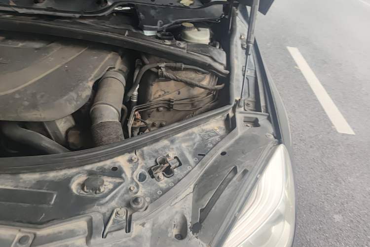 Used Mercedes-Benz R-Class 2010 R 300 L Business Model Engine Bay Left