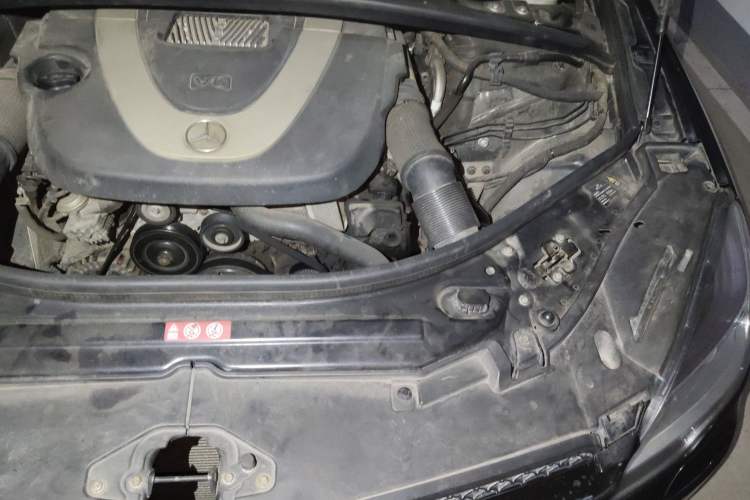 Used Mercedes-Benz R-Class 2010 R 350 L 4MATIC Engine Bay Left