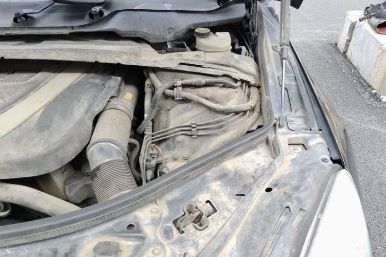 Used Mercedes-Benz R-Class 2010 R 300 L Business Model Engine Bay Left