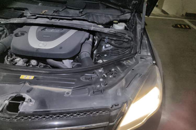 Used Mercedes-Benz R-Class 2010 R 350 L 4MATIC Engine Bay Left