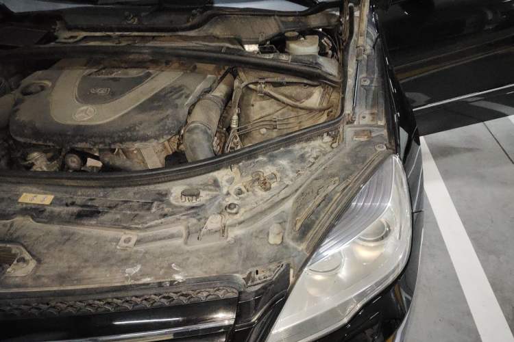 Used Mercedes-Benz R-Class 2010 R 350 L 4MATIC Engine Bay Left