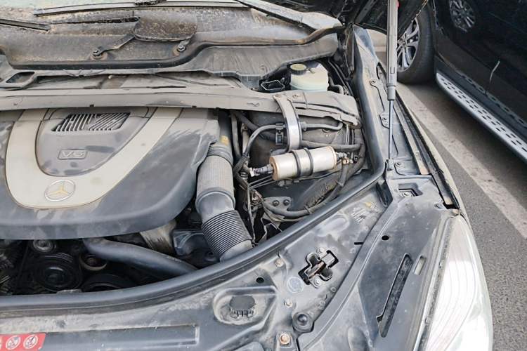 Used Mercedes-Benz R-Class 2010 R 350 L 4MATIC Engine Bay Left