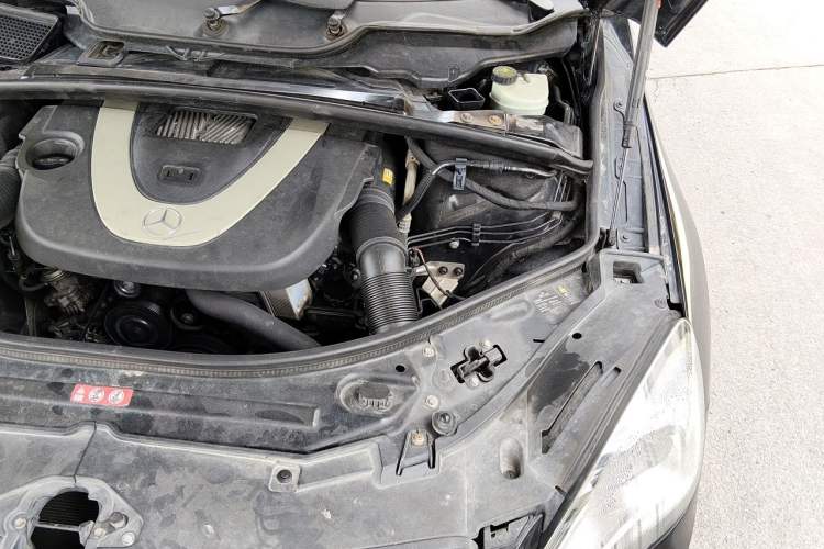 Used Mercedes-Benz R-Class 2010 R 300 L Business Model Engine Bay Left