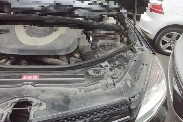 Used Mercedes-Benz R-Class 2010 R 350 L 4MATIC Engine Bay Left