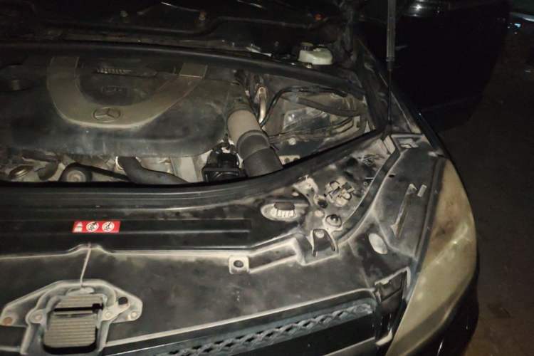 Used Mercedes-Benz R-Class 2010 R 350 L 4MATIC Engine Bay Left