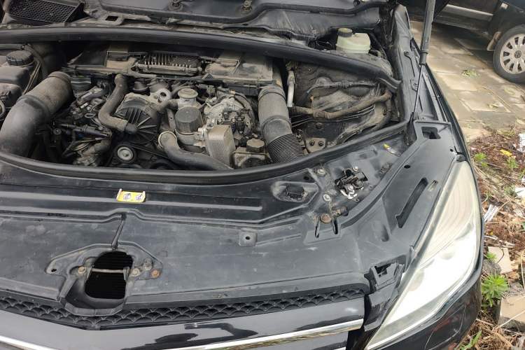 Used Mercedes-Benz R-Class 2010 R 300 L Business Model Engine Bay Left