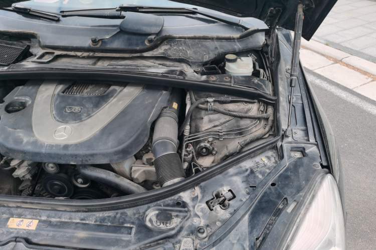 Used Mercedes-Benz R-Class 2010 R 300 L Business Model Engine Bay Left