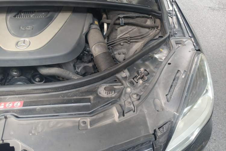 Used Mercedes-Benz R-Class 2010 R 300 L Luxury Model Engine Bay Left