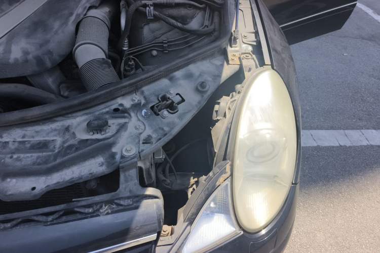 Used Mercedes-Benz R-Class 2010 R 350 L 4MATIC Grand Edition Engine Bay Left